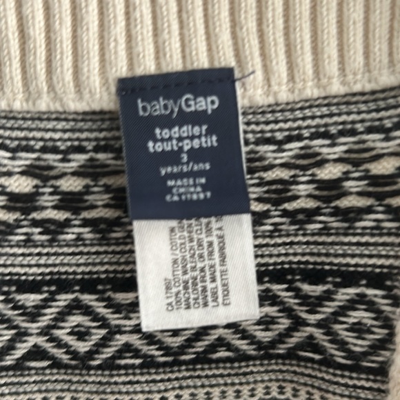 Baby Gap knit romper - Picture 2 of 3